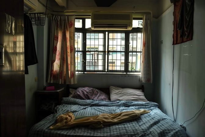 The Singapore bedroom shows a faulty air conditioner and poor maintenance. The Singapore bedroom shows a faulty air conditioner and poor maintenance.